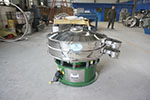1000型三次元振動篩，產量可達1100kg/h。